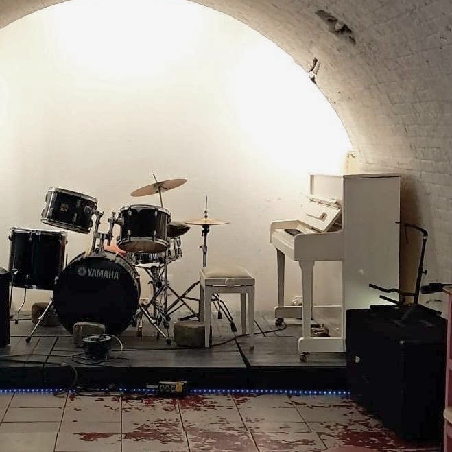 Un piano blanc pour la Vache Bleue